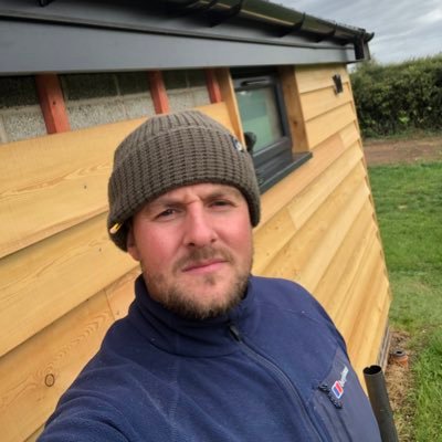 Carpenter & Builder. Beliefs in free speech, democracy, fossil fuel, two genders & the UK. Mansfield Town fan. ⚽️🦌🇬🇧