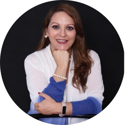 Fiel creyente del emprendimiento formal. Defensora de los derechos de la mujer. Abogada, máster Com Política. Dir Ej Procosméticos y AEVD