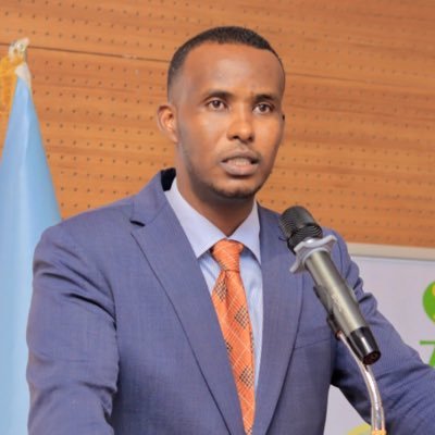 Political animal, Director of @Somalihouse1 co-founder of @BaraarugLibrary