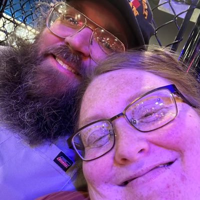 Ravenclaw2018's profile picture. I'm a eco-friendly 33 year old, happily married & a mom to a preteen son. I love reading a good book on a rainy day. Against animal testing of any kind.