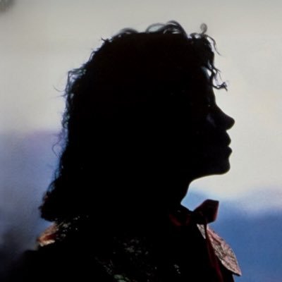 O acervo MJ está sendo construído no intuito de manter viva a imagem de um homem INOCENTE, tão importante para a música e para o mundo. | © @godnessjackson