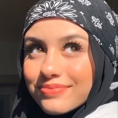 Türk dizilerini seven ve Türkiye'ye duyduğu özlemle dolu bir genç kız. 🎨🇹🇷 | Gurur duyduğu bir Türk, kalbinde vatanına olan sevgi ve gururun atıyor. 💖