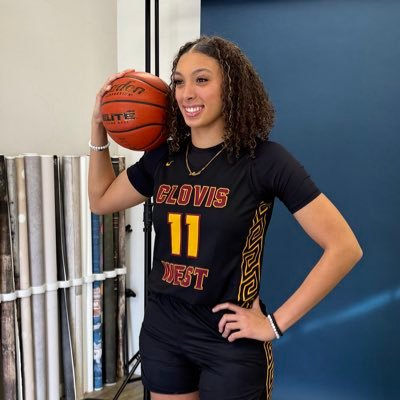 6’3” Forward/ Center attends Clovis West High School Class of 2025. AAU: Cal Stars🏀. Insta: @alexis_swillis2025