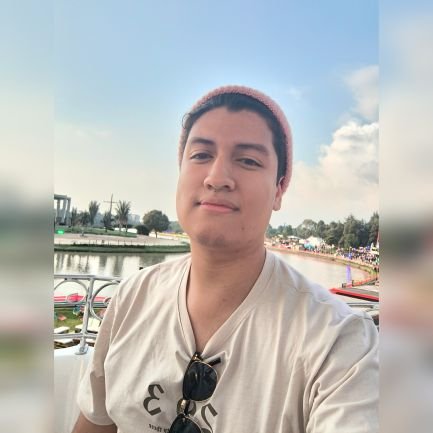 25 y.o. 🏳️🌈🇨🇴 // Economista // Inner thoughts on my own space //