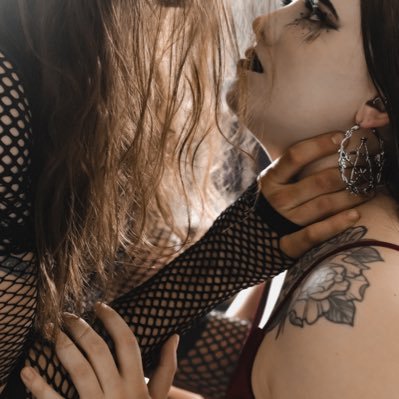 18+ | goth couple content (b/g) | $15 access fee | message me to be accepted 🕸️
