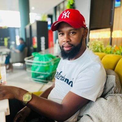 Chemical engineer 🔎🔬📚💊🎓
NMMU 🏤📖📐📏🗂🎓
I'm a GOD fearing man 📙💒
Be still and know I'm the LORD 😊💖📿
i follow you, you follow me simple as that✌