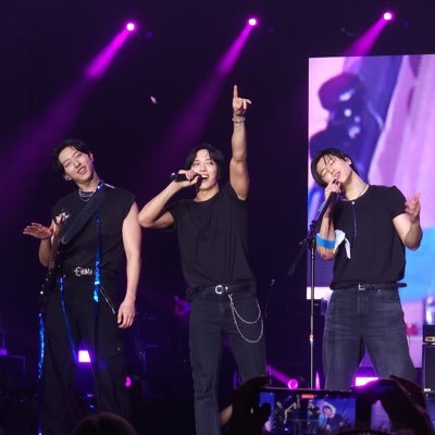 _1995______'s profile picture. 🫸🏻🩵 a boice | Why do birds suddenly appear Every time you are near? Just like me, they long to be Close to you..