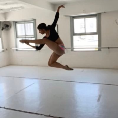 🥀 Brazilian Ballerina in NYC • Amateur Pianist • Instagram @/lamaitresserouge