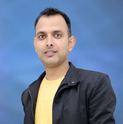 अपने कुछ गुजरे हुए वक्त से नफ़रत है मुझे, अपनी कुछ ख्वाहिशों पे शर्मिंदा हूं मैं!!