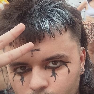 baporilah's profile picture. 25 tacos. No me preguntes quién mató a Laura Palmer, en realidad no lo sé.
Haciendo movidas de Marketing y en @RecoveryMag_es escribiendo sobre música