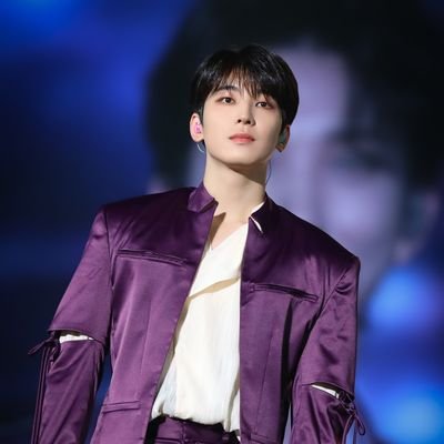 zellslzar's profile picture. 💙❤️💜