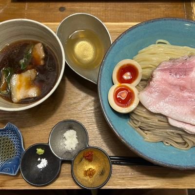 はじめまして/神奈川↔都内/40代/サラリーマン/既婚/ラーメン/肉・魚/スイーツ/スポーツ/180センチ・77キロ/婚外/

楽しく雑談しましょう。苦手な食べ物はグリンピース。