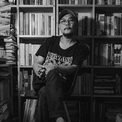 Jual beli buku yang tidak ada di toko buku / #tokobalzac / WA https://t.co/DVNj2CZUAI IG: harrigieb / tukang arsip di https://t.co/fENtVNVpFI