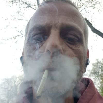 Vom Meer.
Antifa NIE ohne Antira!
Hund und Spaß am Leben. Schmerzpatient
Gründungsmitglied @CSC_HighGround
#Weedmob
#CSCinitiative