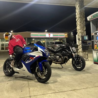 deyrides's profile picture. uhhh 19, 2011 gsxr 750 :)
