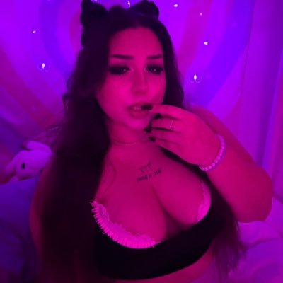 she/her 18+ ❀ Cashapp: $bunnyxvalentine 🩷🏹 𓃹dm for my menu𓃹 no meets, no snapchat, no other pages 🩷 Tips are rewarded 🫧