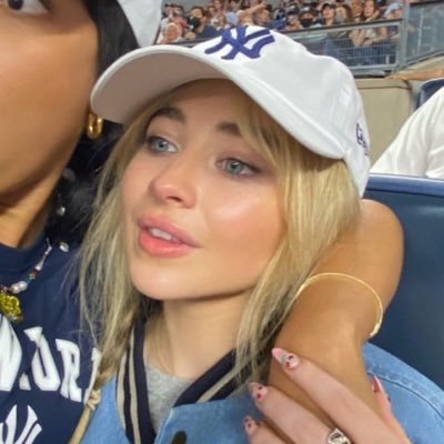 CH1CAGOxJULS's profile picture. ☆ it’s worth it all this time