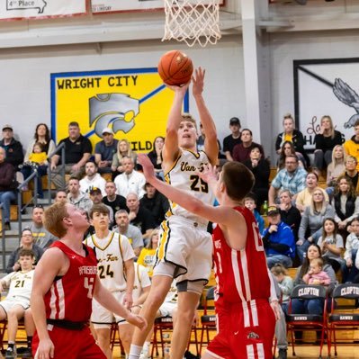 HHS Vf of 26 6-4 180 pounds bball phone 5734700335 email paceyareading@gmail.com @Hudl https://t.co/hFBuVJNdgP #hudl