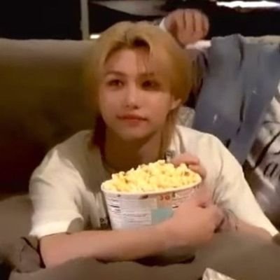 bangthebread's profile picture. skz safe zone