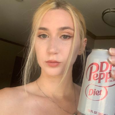 innocuousgirl_'s profile picture. im sophisticated fun