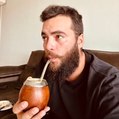 Meu nome não é Jonathan. Amante do futebol, torcedor do Grêmio, Engenheiro Civil e virginiano metódico.