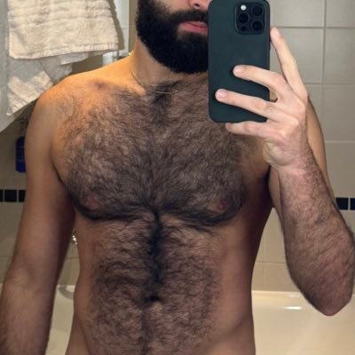 Mente abierta, profesional, educado, experimentar cosas nuevas, peludo. Mini Bear 🐻 , sex, liking for men, males, furry, shags 🍆.