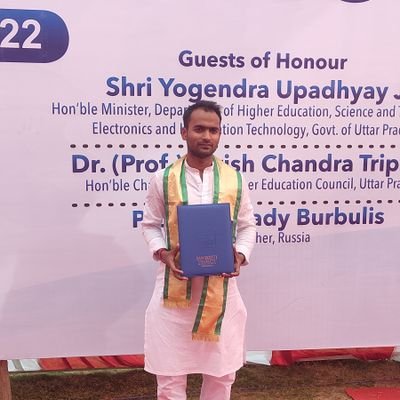 हुआ है शाह का मुसाहिब फिरे है इतराता
वरना शहर में 'ग़ालिब' की आबरू क्या है