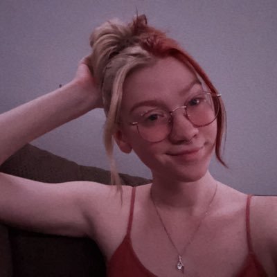 misspoisonivee's profile picture. check out my link 🥰 natural redhead 😉 $poisonivee02