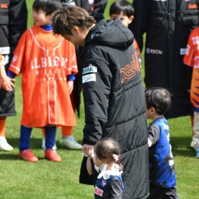 サッカーやってます。