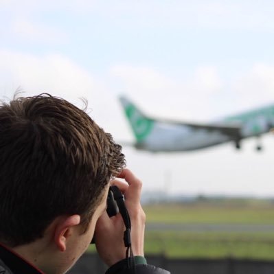 Futur Flight Attendant 💚 • Transports Enthusiast ✈️🚄 • @flywithnoe • 18 yo • Pilote chez @transavia_va • Je vois la vie en vert 🤪