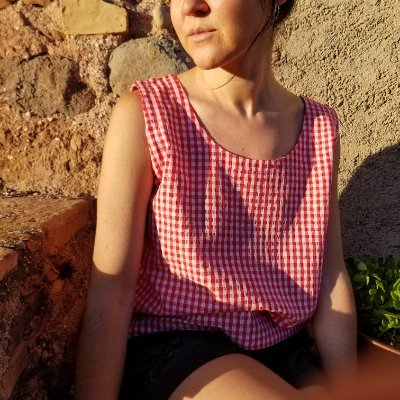 traductora i correctora, membre de la junta de l'@apticassociacio i intent de cosidora a @calanoia