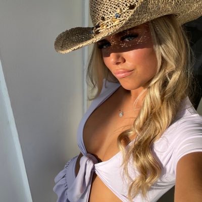 sophieedwards30's profile picture. 