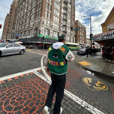 dereklarios13's profile picture. v1