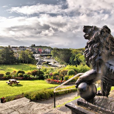 Family owned carbon neutral hotel in Ennistymon, Clare running on hydropower, in the Cliffs of Moher & Burren Geopark, at the ❤️of #wildatlanticway