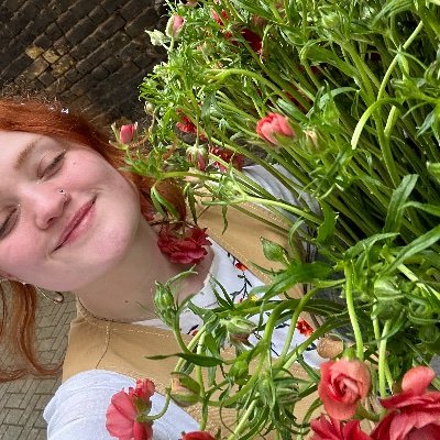 florist, set decorator and film graduate 👩🏼‍🌾🌿🌻 letterboxd: abbijowillis (she/they)