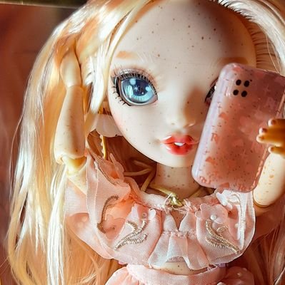 lost in a world that you can't reach ☆ autistic #dolltwt