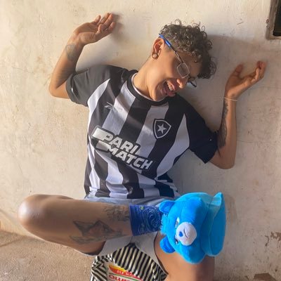 A vida me fez botafoguense e eu fiz do Botafogo minha vida 🤍🩶 #L 💙 #E 🩷