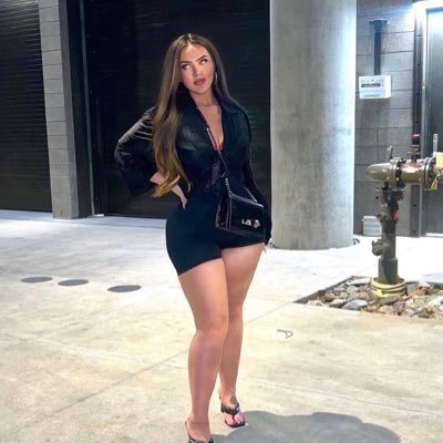 Francesca | 5'9 | 🍑 | sc: fronkay | Sicilian