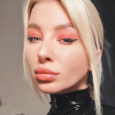 Hello, I'm Anna and I'm an artist, designer, fetish model and web model✌️ I love evening what i do❤️