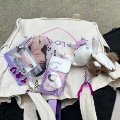 未所持の＝LOVE野口衣織ちゃん、櫻坂46藤吉夏鈴ちゃんを求めています。＝LOVE↔︎櫻坂46可。手袋着用開封、すぐにスリーブ。同様の方としかお取引はしません。素手開封、指紋ありや難あり求めていません。火金→郵便局窓口、その他→19時以後ポスト投函