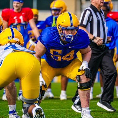 ⭐️⭐️⭐️ OL/DL @pitt_fb //🇩🇪// 19 years // 6’4 Height // 6’8Wingspan // #54