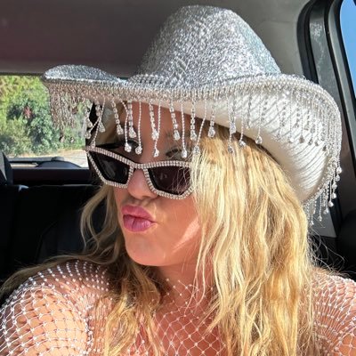 chloecomedyhour Profile Picture