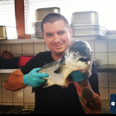 Cozinhando, cultivando maconha e fotografando por esse mundão. Não necessariamente nessa ordem