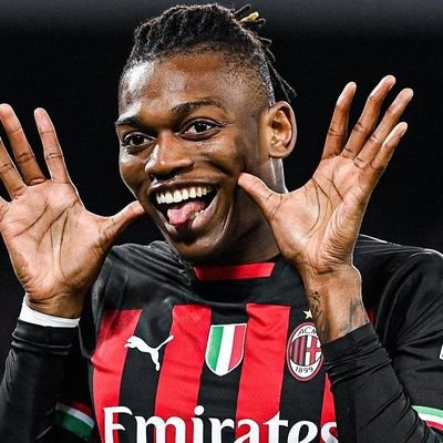 Provo a moderare pedanteria e errori ortografici. Força Milan.