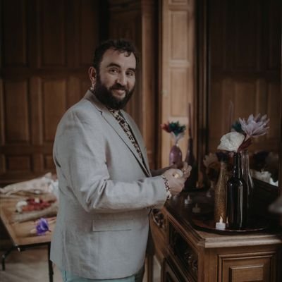 angeluselucifer's profile picture. aimons nous vivant!! je suis écrivain amateur. mon problème c'est ma dys... enfin j'écris quand même... j'adore les jeux de rôles aussi. j'en ai créé un aussi..