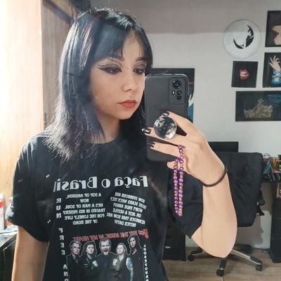 Dedo no cu e gritaria
※Éramos uma canção cantada desde a primeira brasa de luz no mundo※