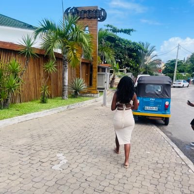 A South African 🥂🇿🇦
Zikhulekele
Zithande
zihloniphe 😎🌻
#AllDay #ErrDay 🌻🌻