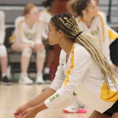 giles_anni9421's profile picture. C/O 2025 🎓/ outside and left back/ 5’4, 3.6 GPA/https://t.co/yiM92VEhPG