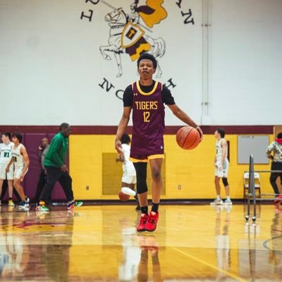 Athlete 🏀 H:5’9 W:140 Class:2025 GPA: 3.7 Soldan International Studies