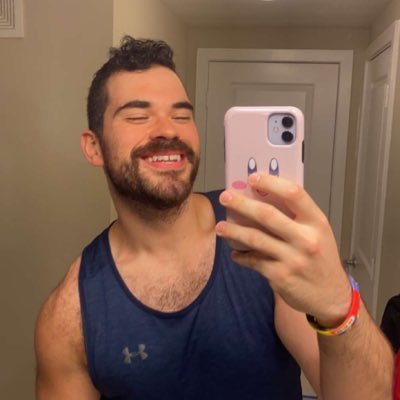 A Houston gay living in Austin who loves men, Kirby and horror. 🏳️‍🌈🏋🏻‍♂️🎮🍕🎨🎧🎬